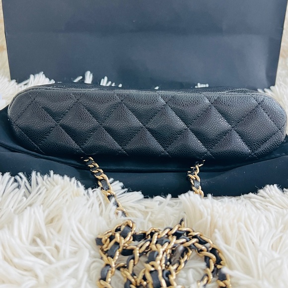 Authentic CHANEL 24A CLASSIC CLUTCH WITH CHAIN - Picture 7 of 11